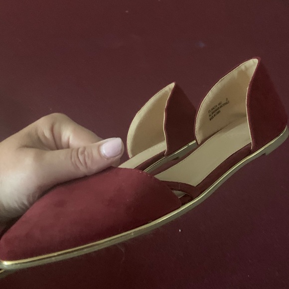 Red flats gold pointed toe - Picture 2 of 5